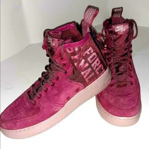 🎈 Nike Women SF Air Force 1 Mid Force
